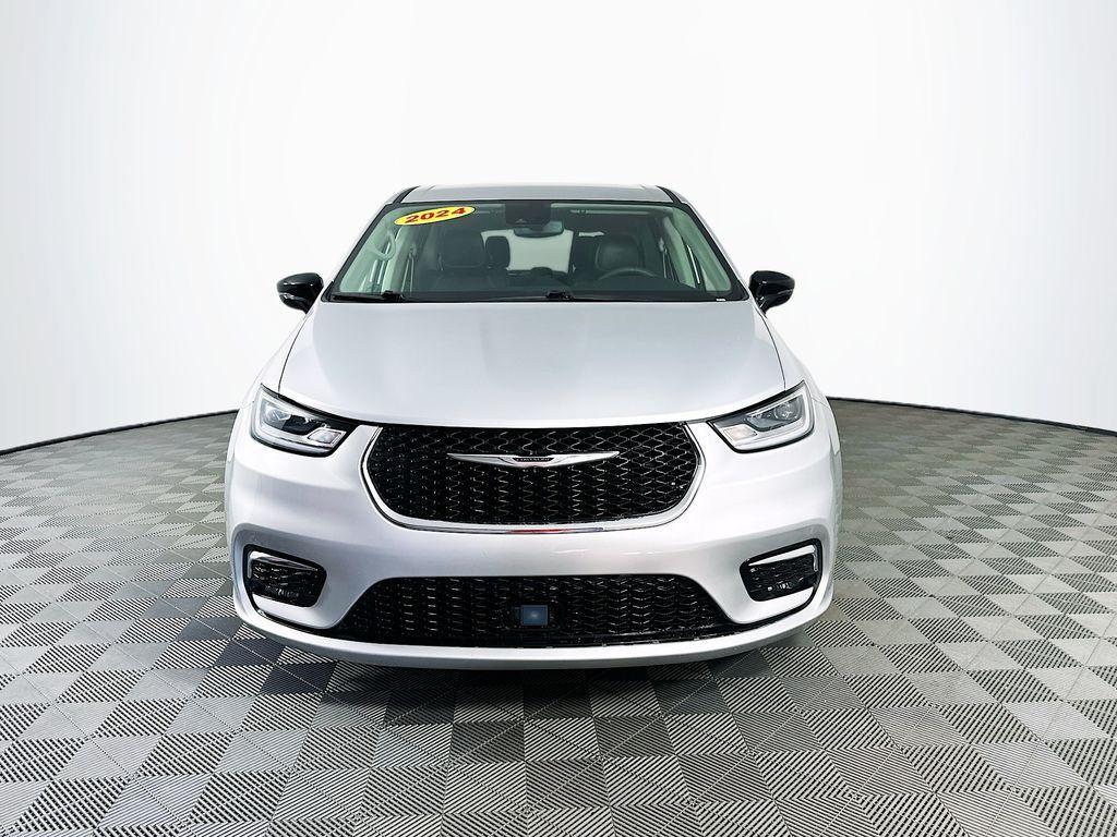 used 2024 Chrysler Pacifica car, priced at $30,994