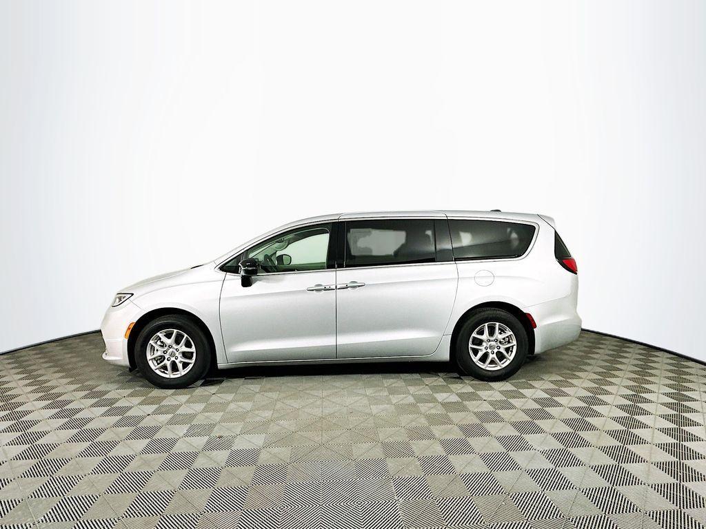 used 2024 Chrysler Pacifica car, priced at $30,994