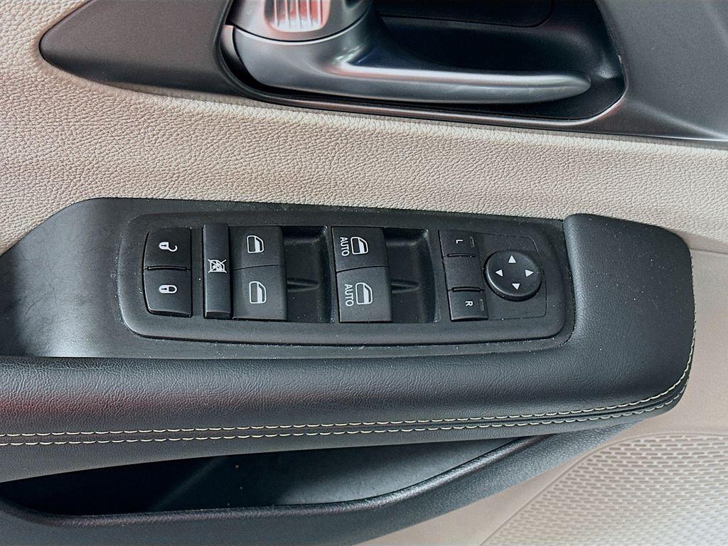 used 2024 Chrysler Pacifica car, priced at $30,994