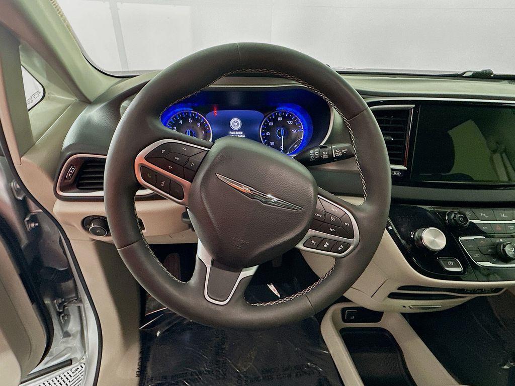 used 2024 Chrysler Pacifica car, priced at $30,994