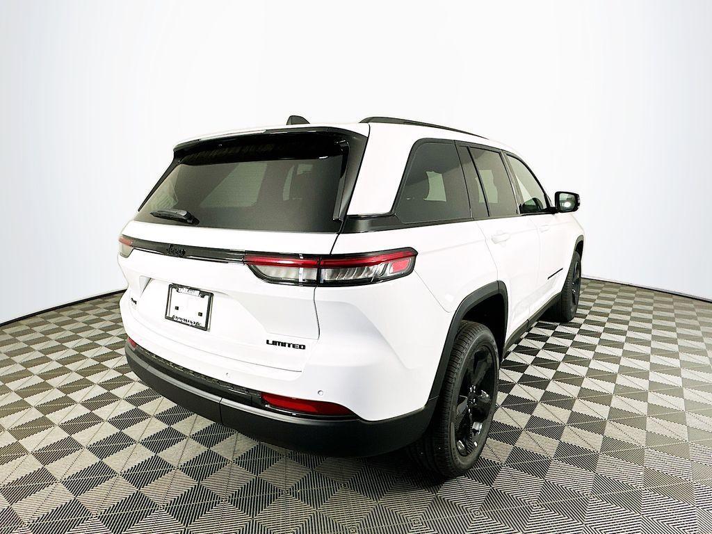 new 2025 Jeep Grand Cherokee car, priced at $45,176