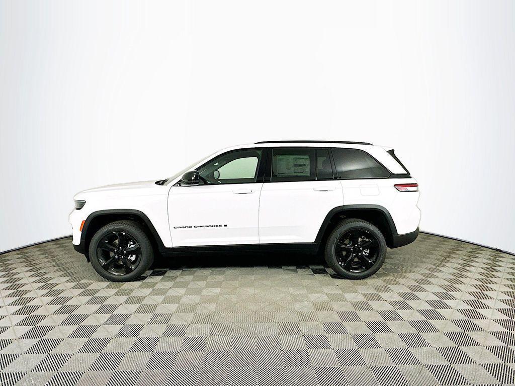 new 2025 Jeep Grand Cherokee car, priced at $45,176