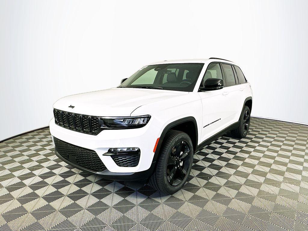 new 2025 Jeep Grand Cherokee car, priced at $45,176