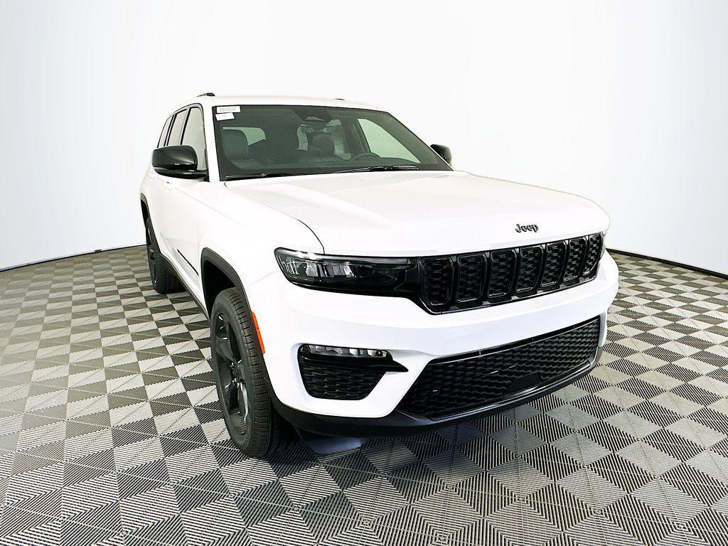 new 2025 Jeep Grand Cherokee car, priced at $45,176