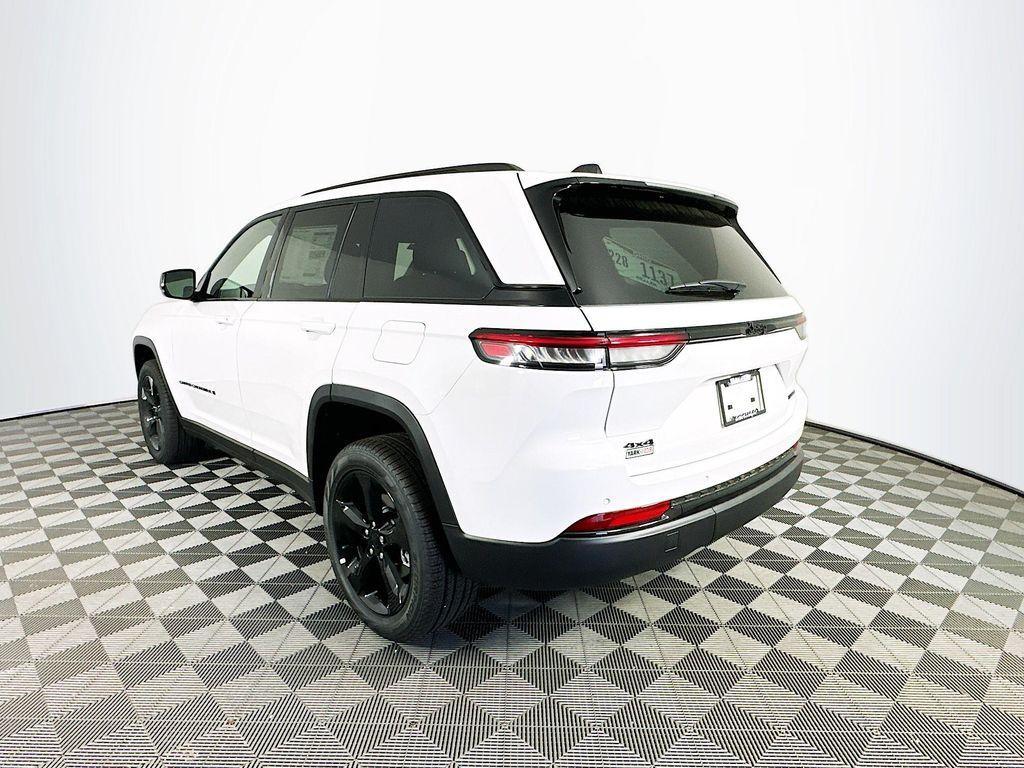 new 2025 Jeep Grand Cherokee car, priced at $45,176