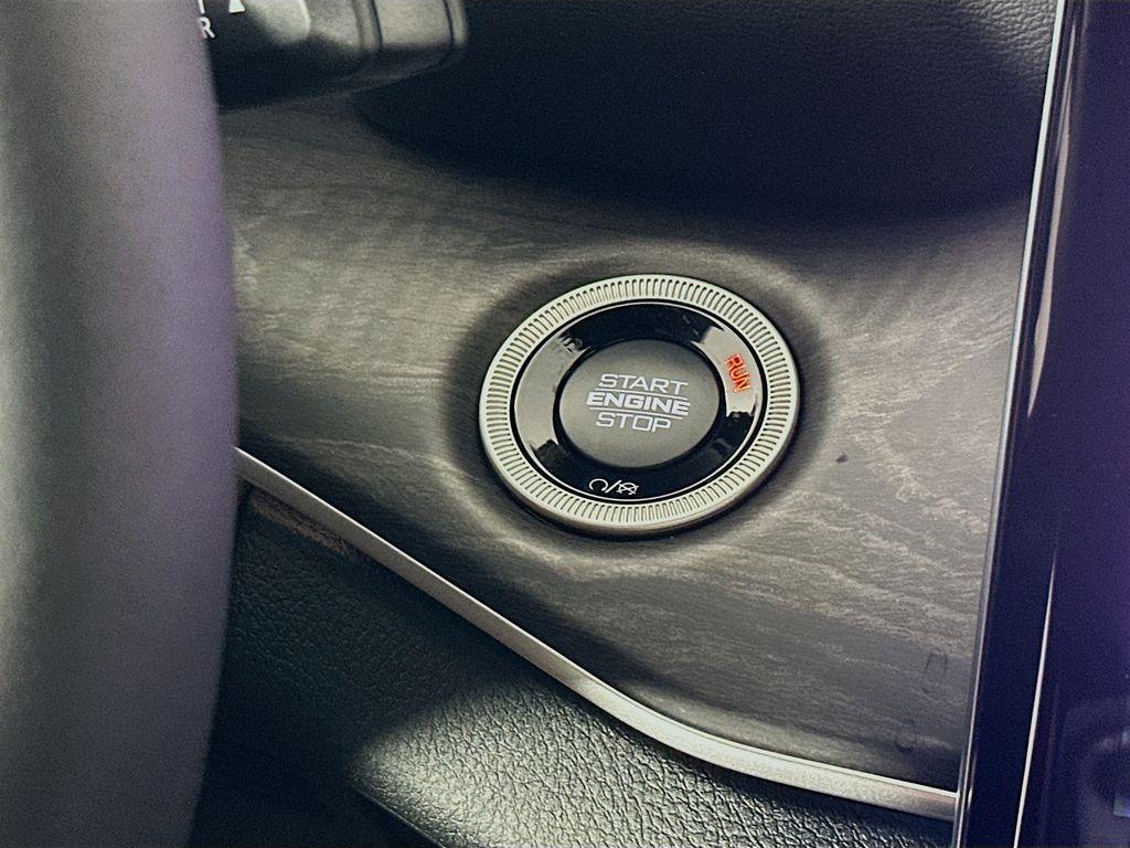 new 2025 Jeep Grand Cherokee car, priced at $45,176