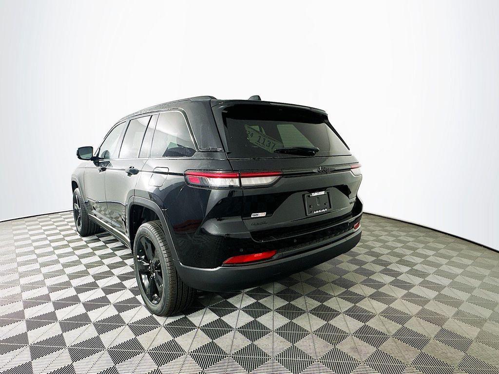 new 2025 Jeep Grand Cherokee car, priced at $46,954