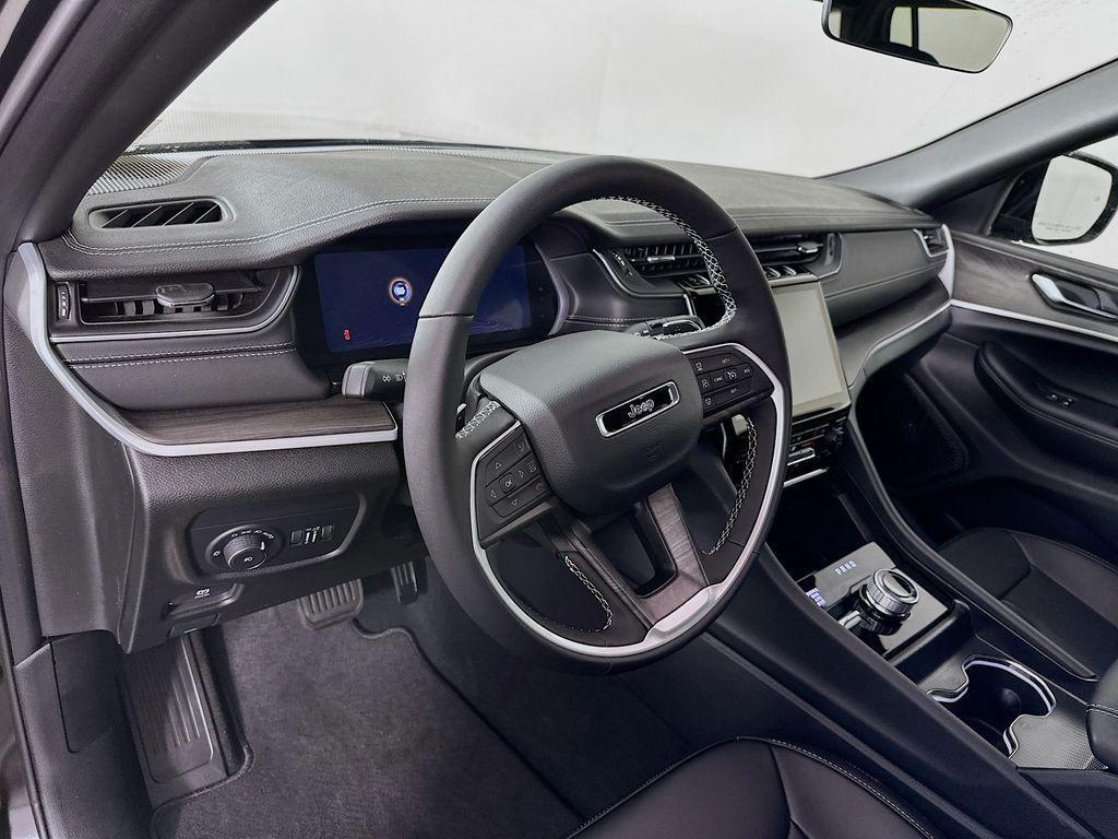 new 2025 Jeep Grand Cherokee car, priced at $46,954