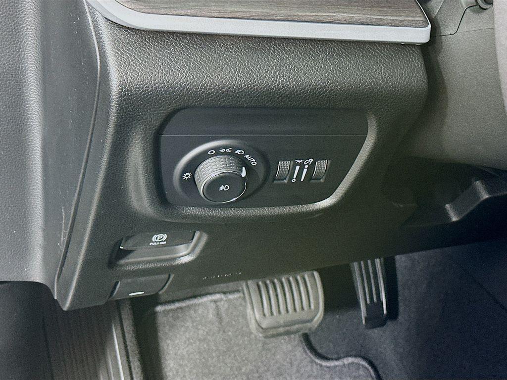 new 2025 Jeep Grand Cherokee car, priced at $46,954