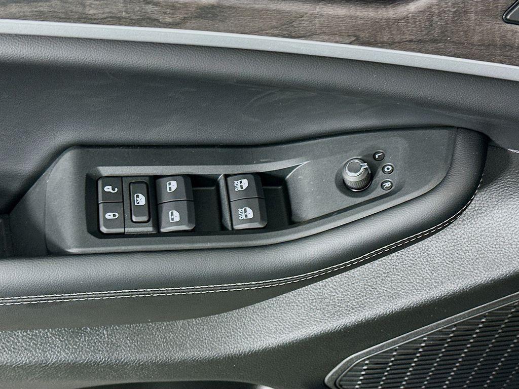 new 2025 Jeep Grand Cherokee car, priced at $40,719