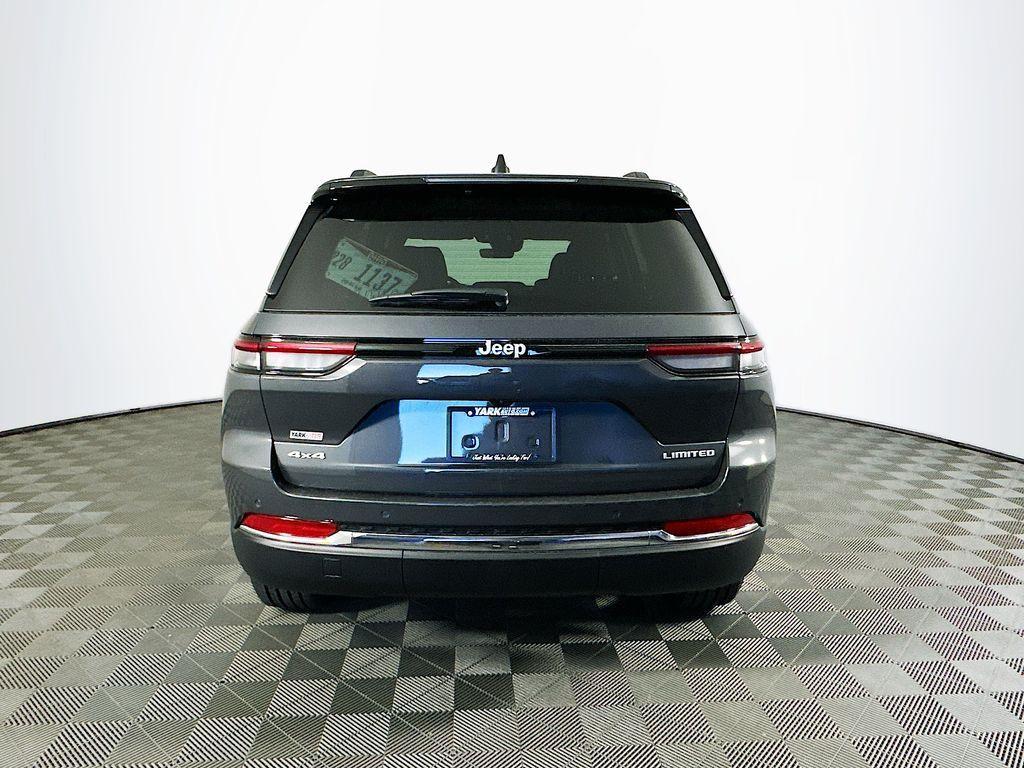 new 2025 Jeep Grand Cherokee car, priced at $40,719