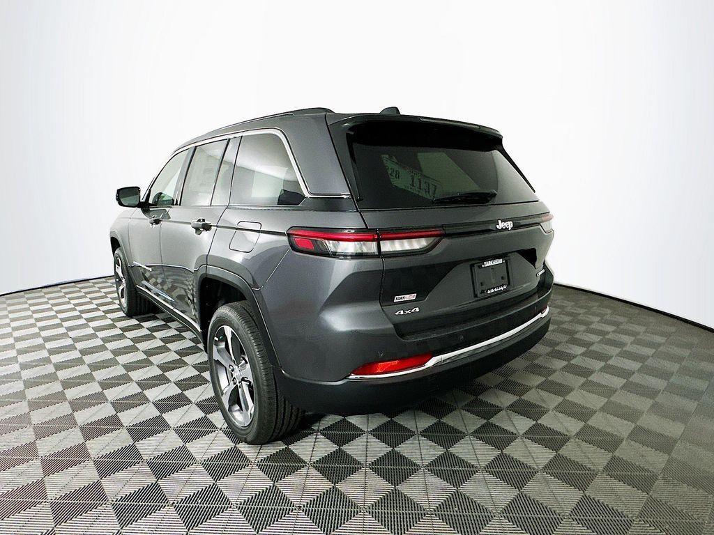 new 2025 Jeep Grand Cherokee car, priced at $40,719