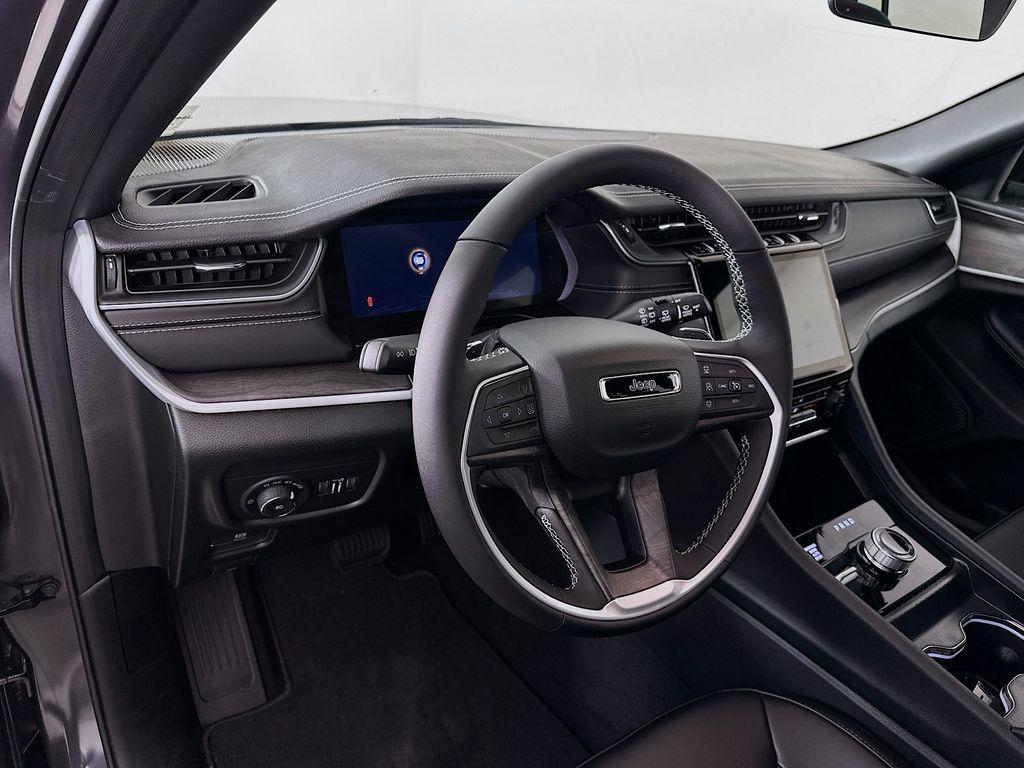new 2025 Jeep Grand Cherokee car, priced at $40,719