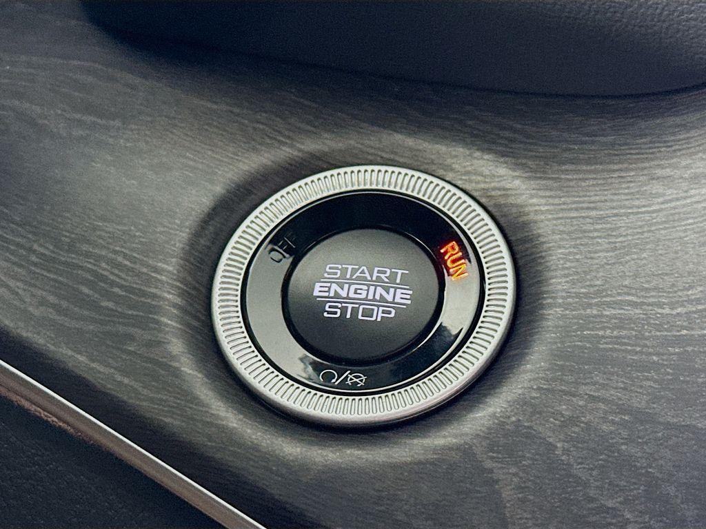 new 2025 Jeep Grand Cherokee car, priced at $45,685