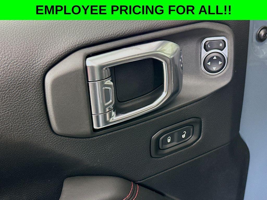 new 2025 Jeep Wrangler car, priced at $57,664