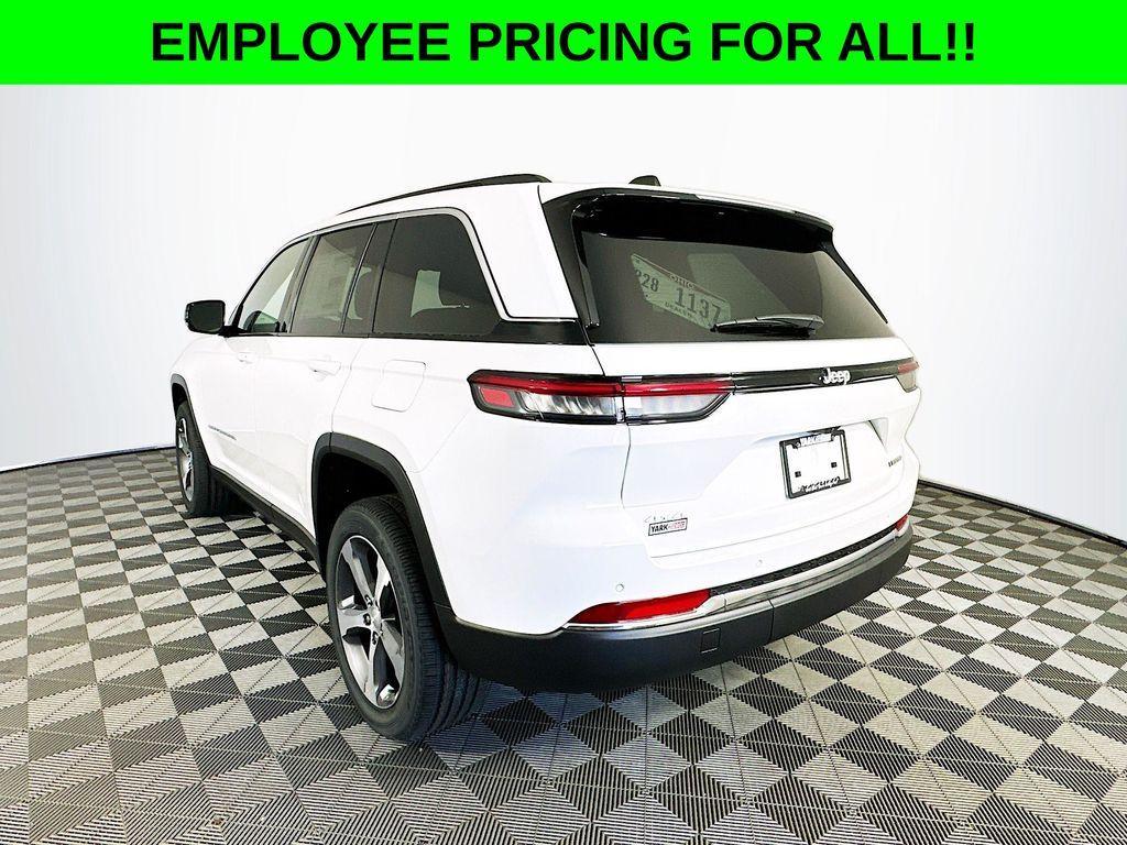 new 2025 Jeep Grand Cherokee car, priced at $47,240
