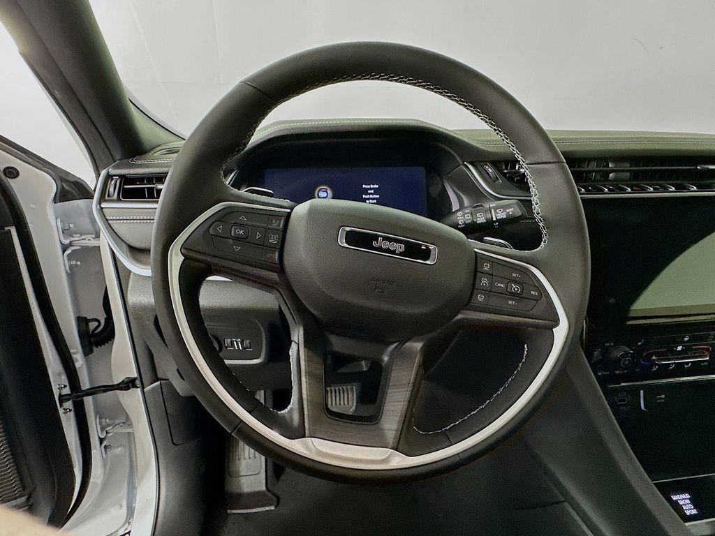 new 2025 Jeep Grand Cherokee car, priced at $43,240