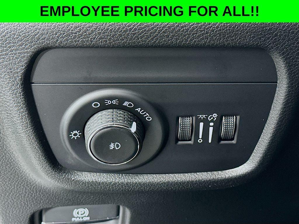 new 2025 Jeep Grand Cherokee car, priced at $47,240