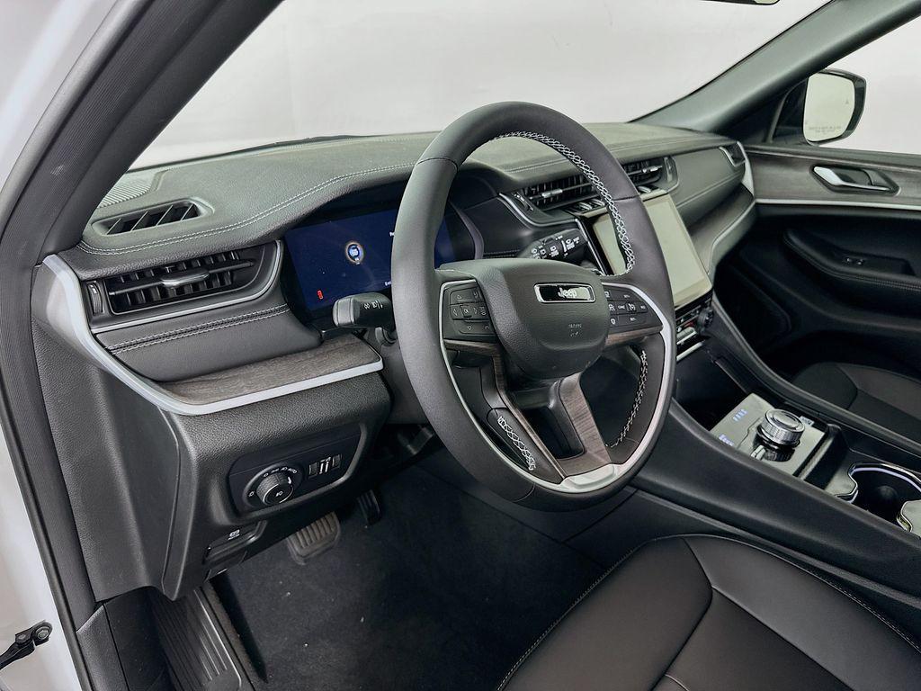 new 2025 Jeep Grand Cherokee car, priced at $43,240