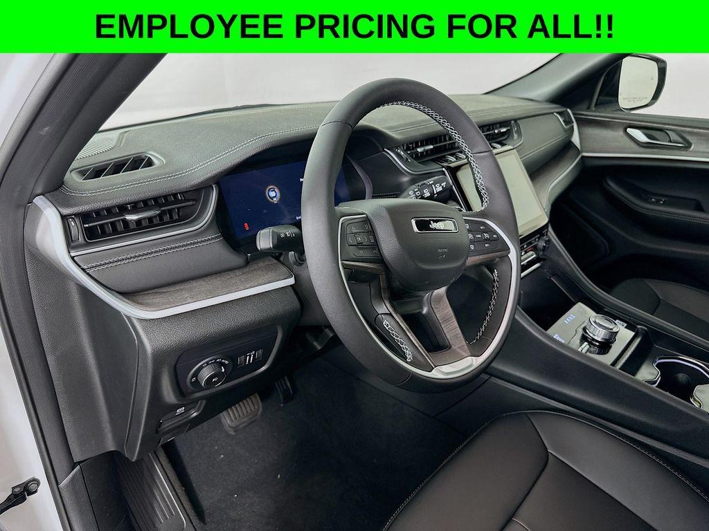 new 2025 Jeep Grand Cherokee car, priced at $47,240