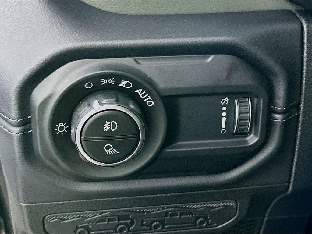 new 2025 Jeep Gladiator car, priced at $53,195