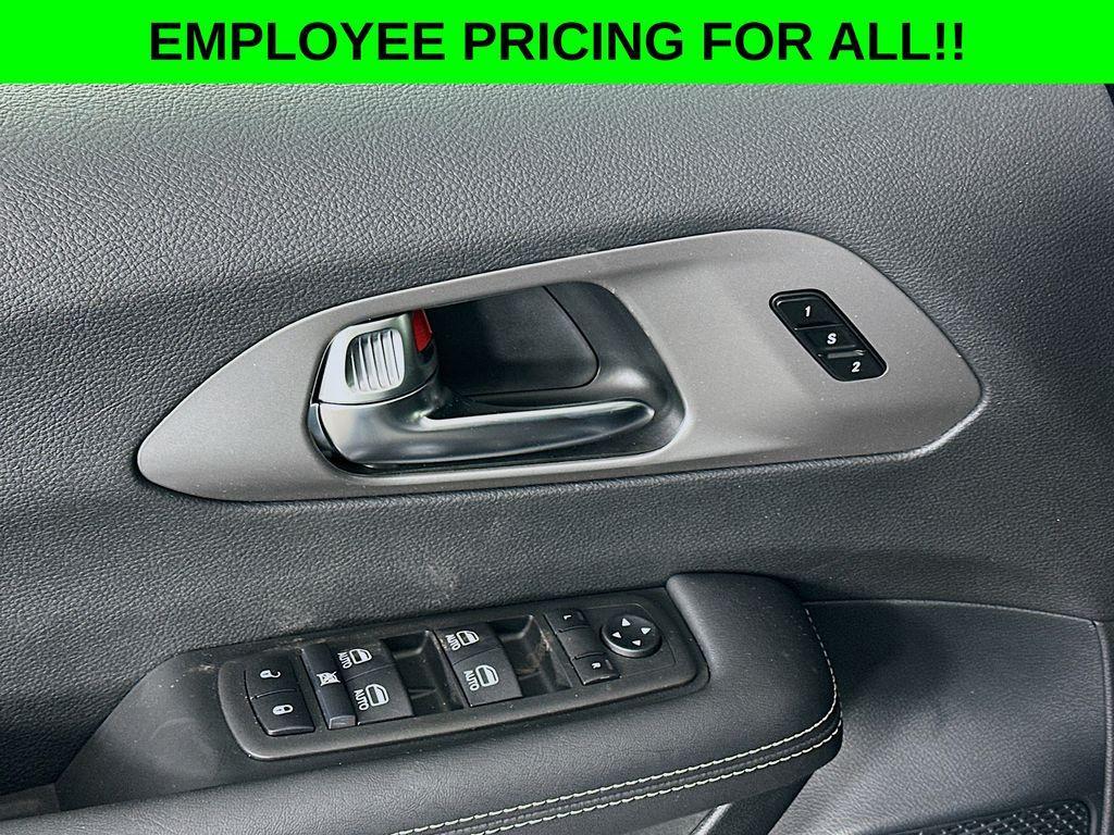 new 2025 Chrysler Pacifica car, priced at $42,691