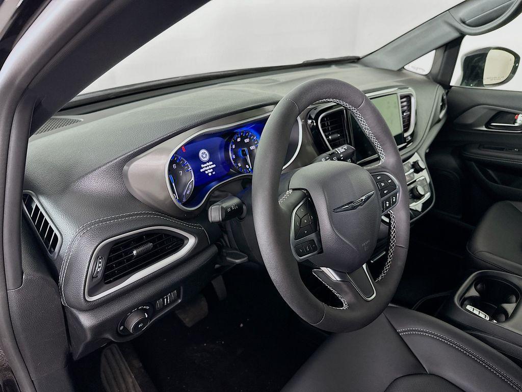 new 2025 Chrysler Pacifica car, priced at $42,691