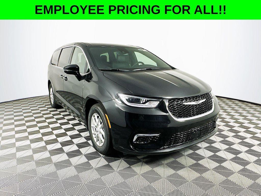 new 2025 Chrysler Pacifica car, priced at $42,691