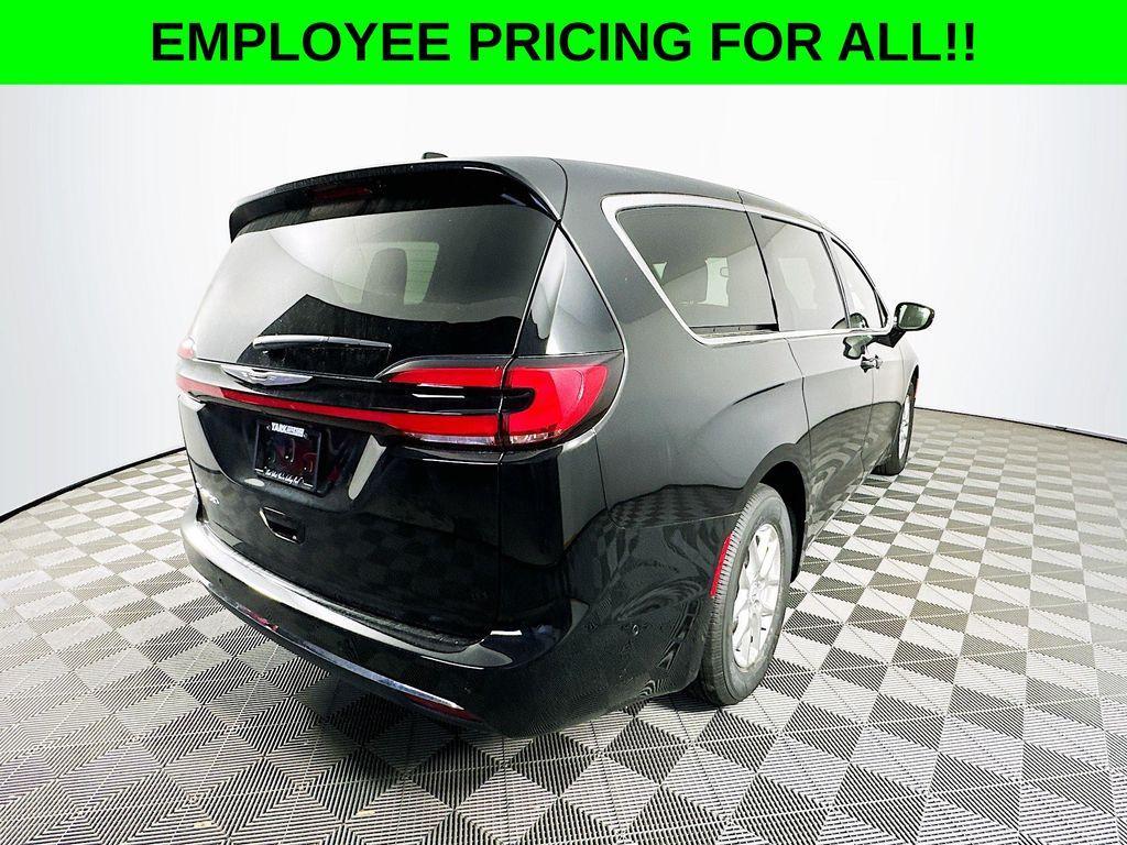 new 2025 Chrysler Pacifica car, priced at $42,691