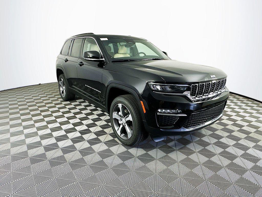 new 2025 Jeep Grand Cherokee car, priced at $47,750