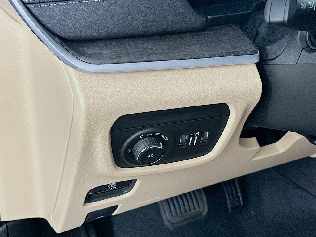new 2025 Jeep Grand Cherokee car, priced at $47,750
