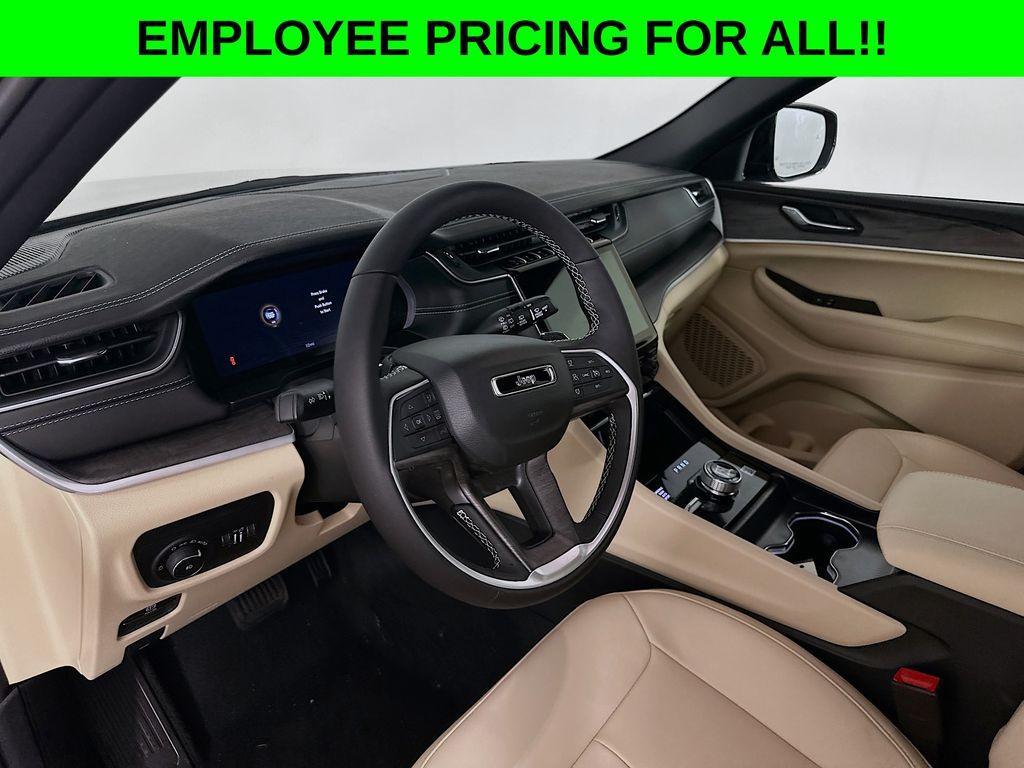 new 2025 Jeep Grand Cherokee car, priced at $47,750