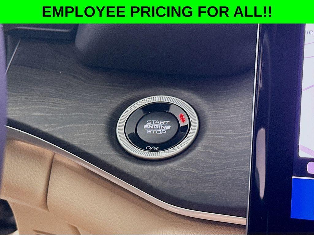 new 2025 Jeep Grand Cherokee car, priced at $47,750