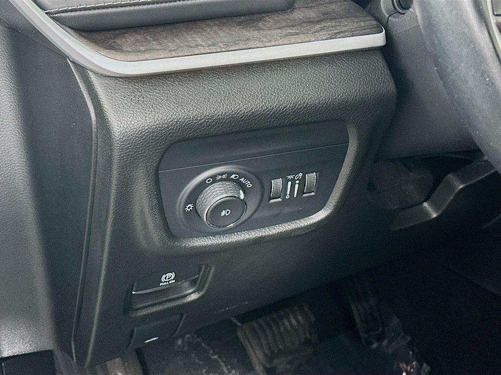 used 2022 Jeep Grand Cherokee car, priced at $32,699