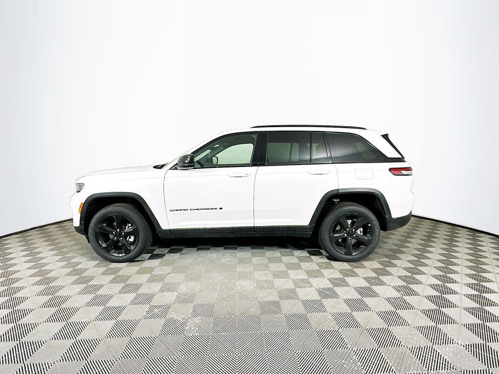 new 2025 Jeep Grand Cherokee car, priced at $45,386