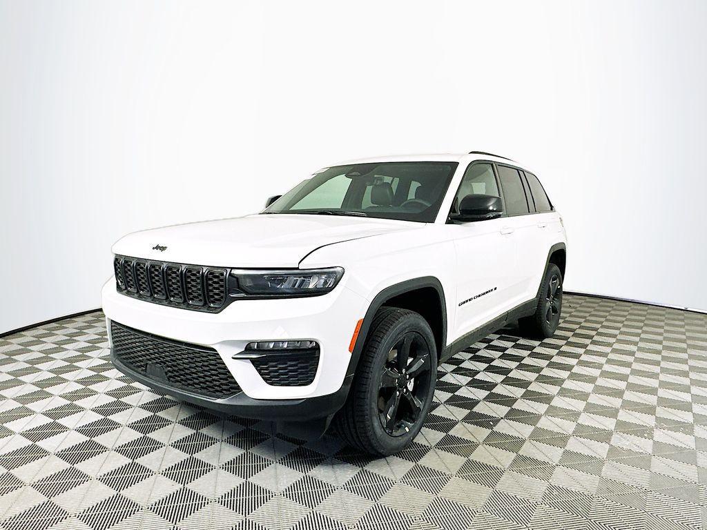 new 2025 Jeep Grand Cherokee car, priced at $45,386