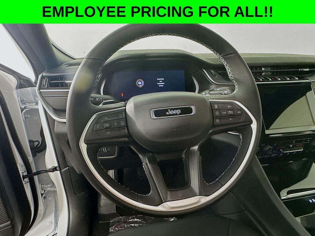 new 2025 Jeep Grand Cherokee car, priced at $40,166