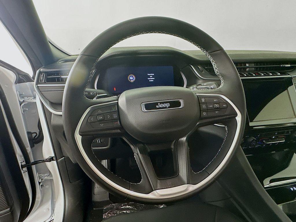 new 2025 Jeep Grand Cherokee car, priced at $37,916