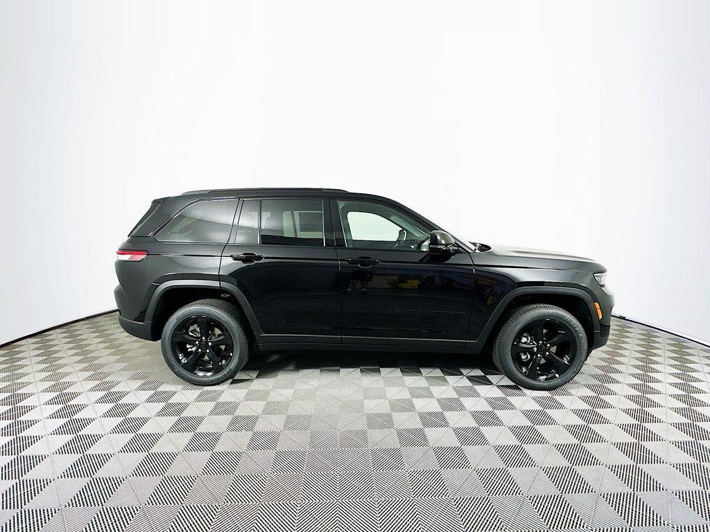 new 2025 Jeep Grand Cherokee car, priced at $35,741