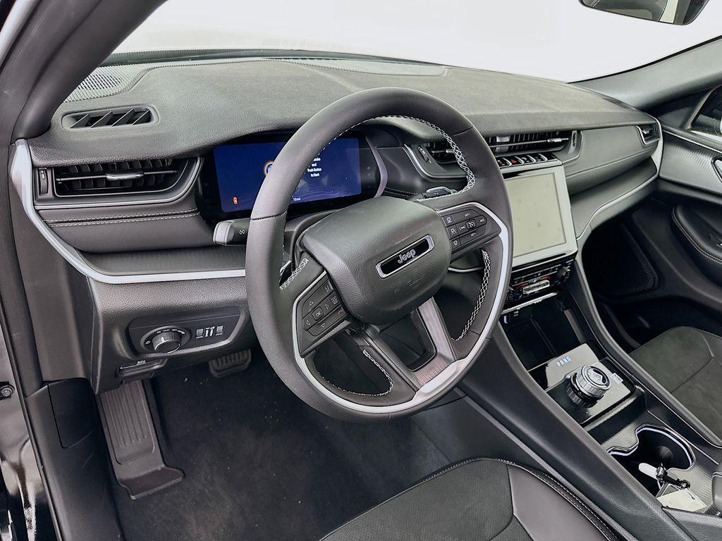 new 2025 Jeep Grand Cherokee car, priced at $35,741