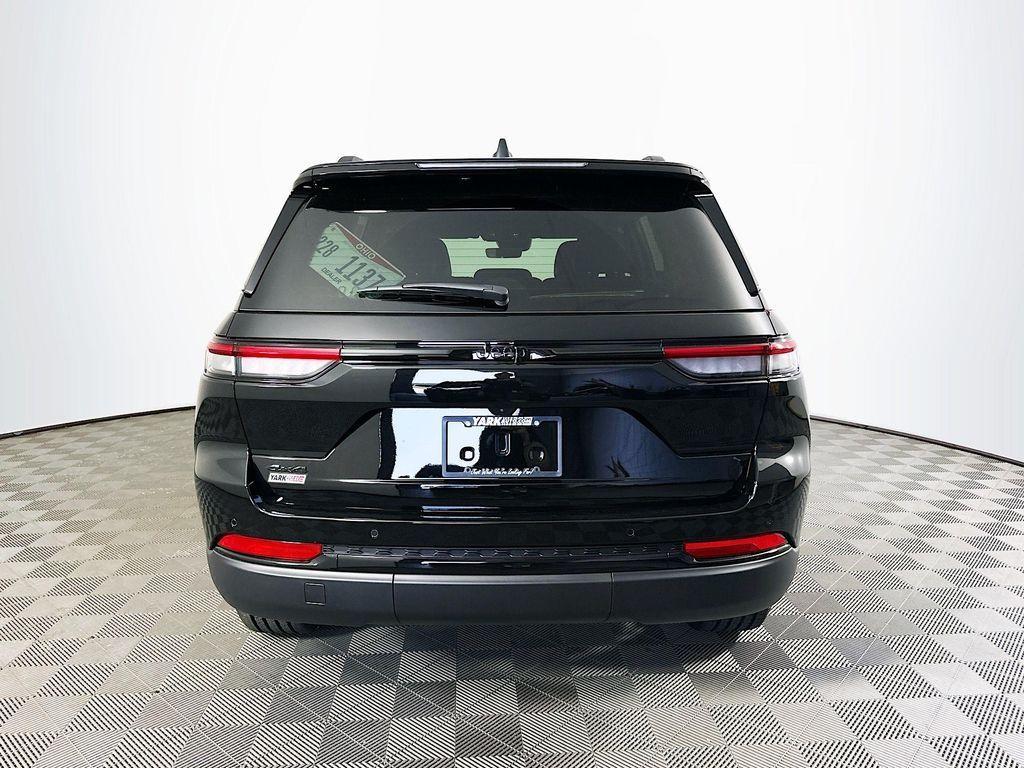 new 2025 Jeep Grand Cherokee car, priced at $35,741