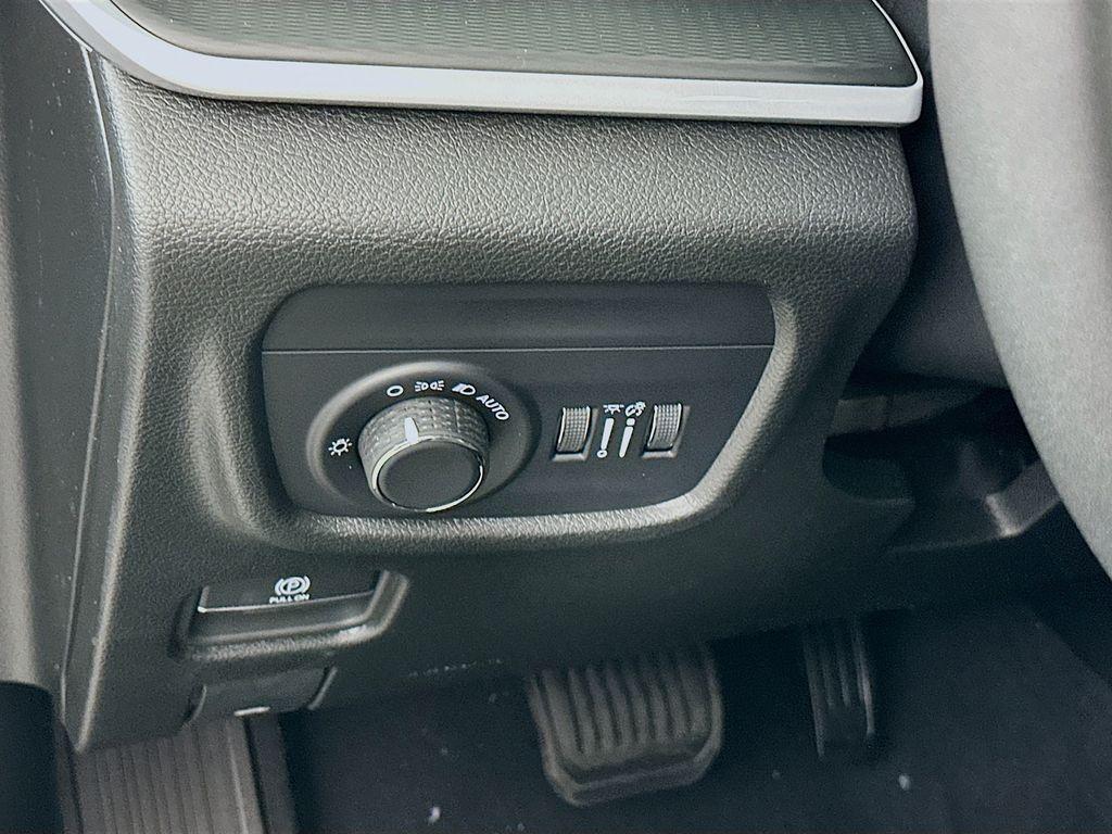 new 2025 Jeep Grand Cherokee car, priced at $35,741
