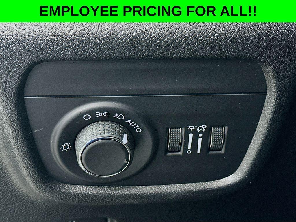 new 2025 Jeep Grand Cherokee car, priced at $44,720