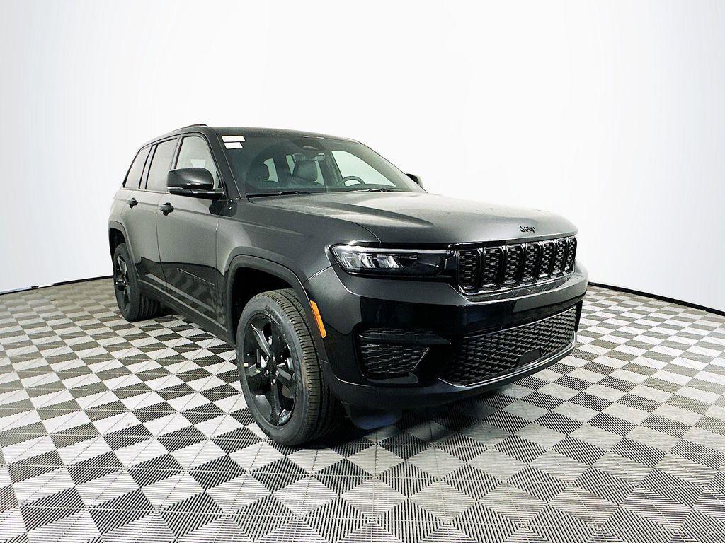 new 2025 Jeep Grand Cherokee car, priced at $42,220