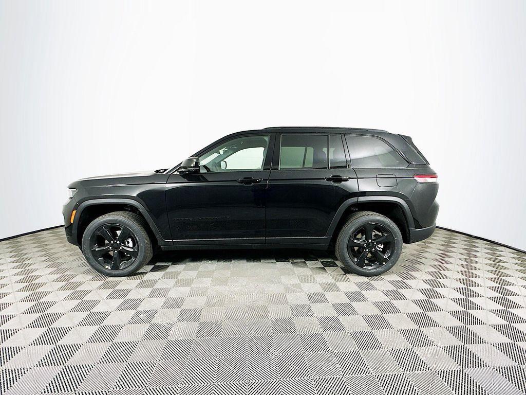 new 2025 Jeep Grand Cherokee car, priced at $42,220