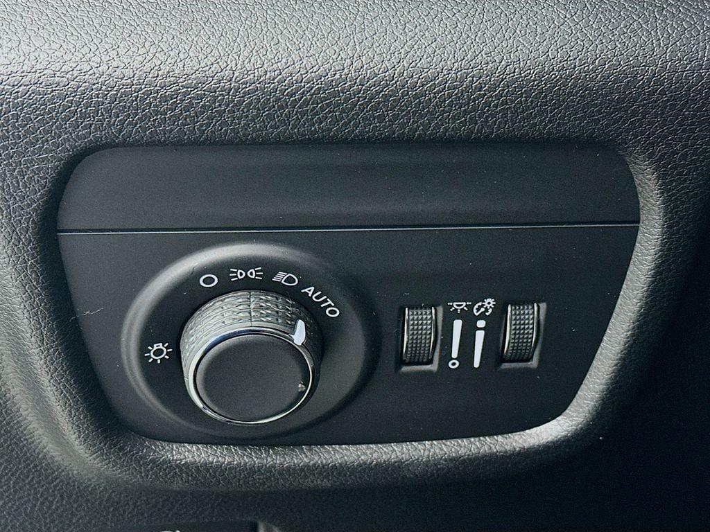 new 2025 Jeep Grand Cherokee car, priced at $42,220