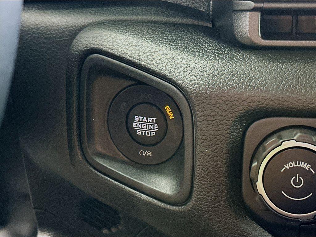 new 2025 Jeep Gladiator car, priced at $43,798