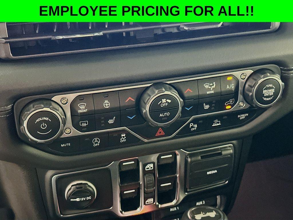 new 2025 Jeep Wrangler car, priced at $56,747
