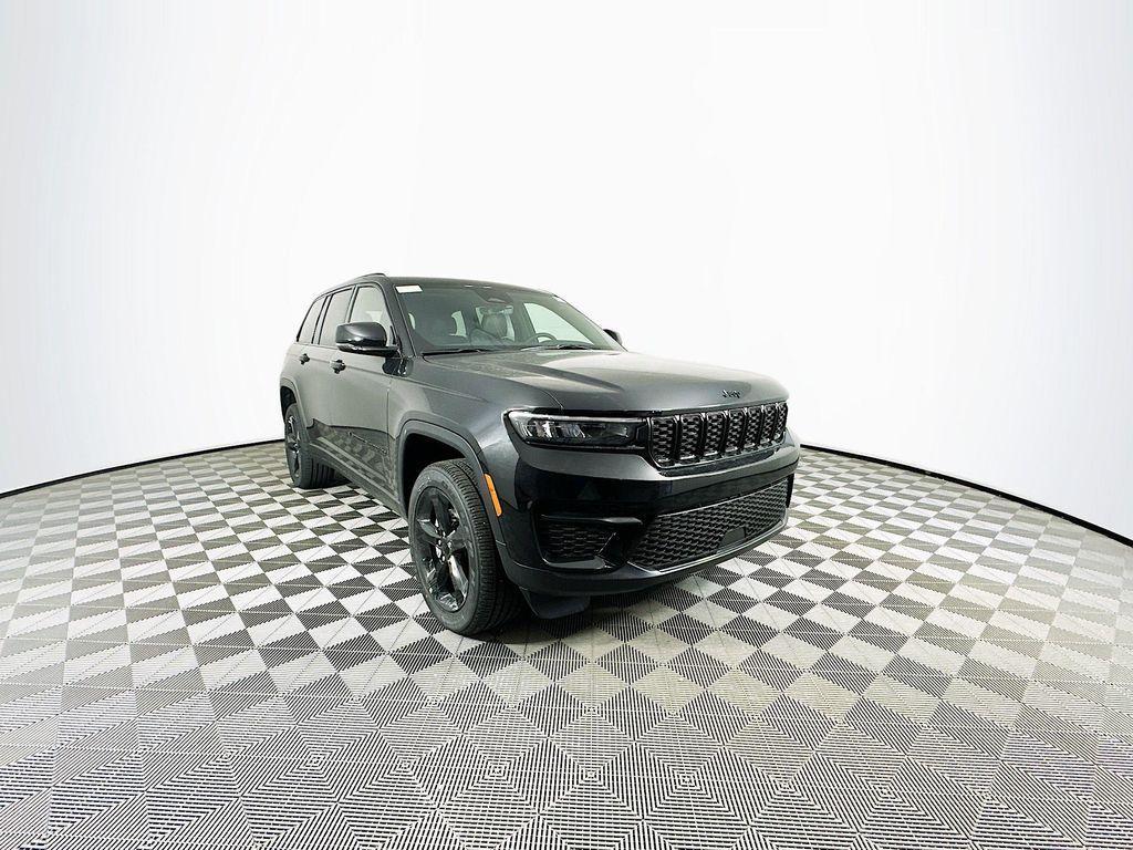 new 2025 Jeep Grand Cherokee car, priced at $41,792