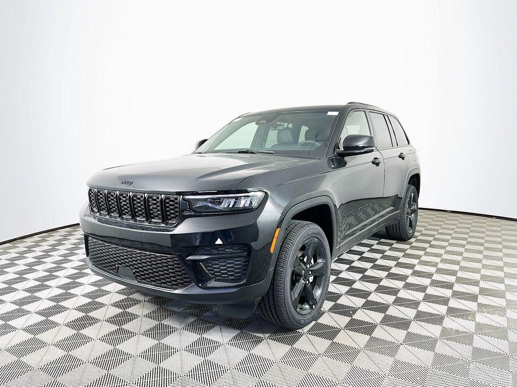 new 2025 Jeep Grand Cherokee car, priced at $41,792